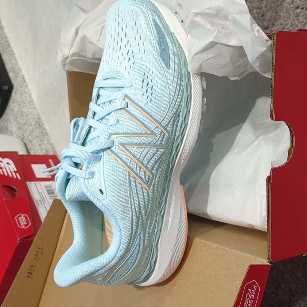 Brand new New Balance 860 shoes